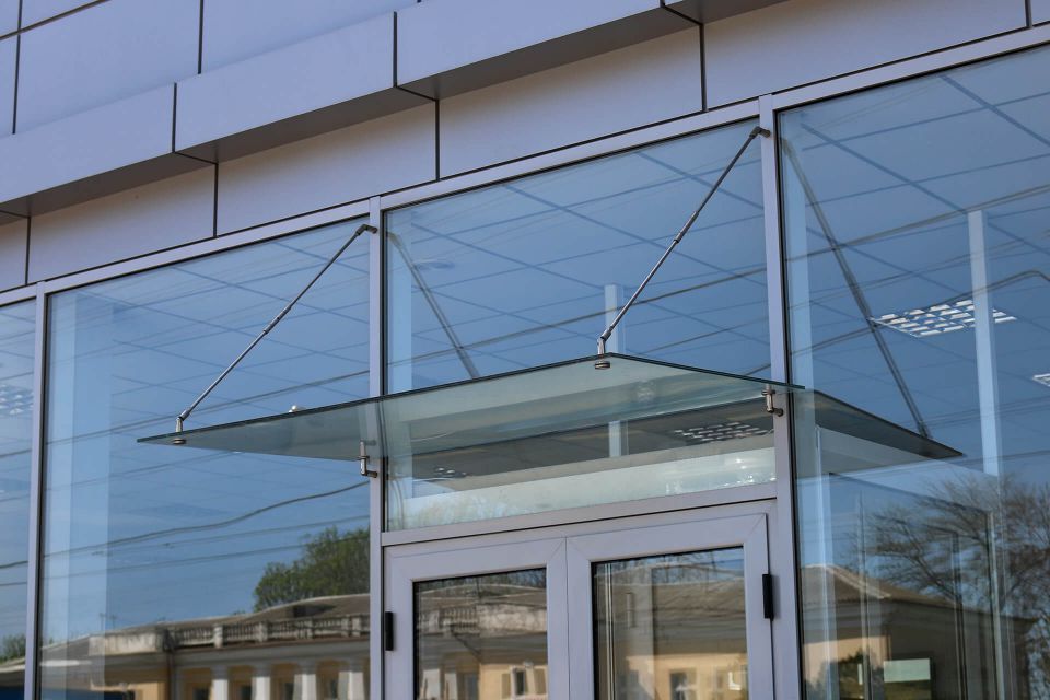 Стеклянный козырек