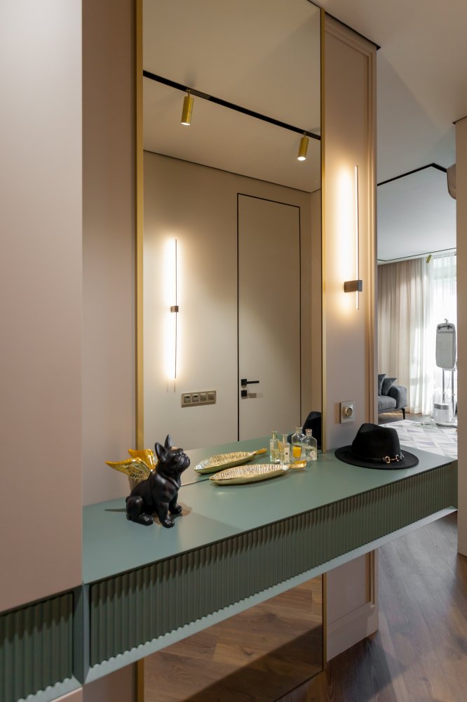 Зеркало на осветленном стекле