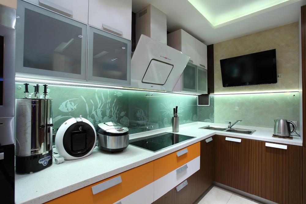 Фартук из стекла для кухни