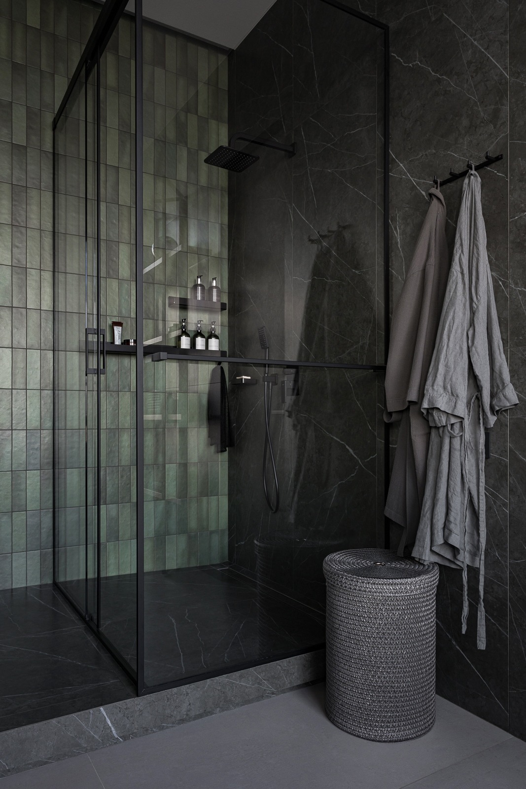 Угловые ограждения для душа