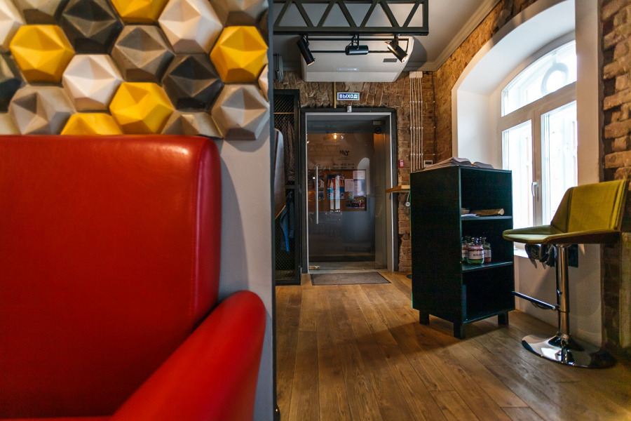 Стеклянные распашные двери