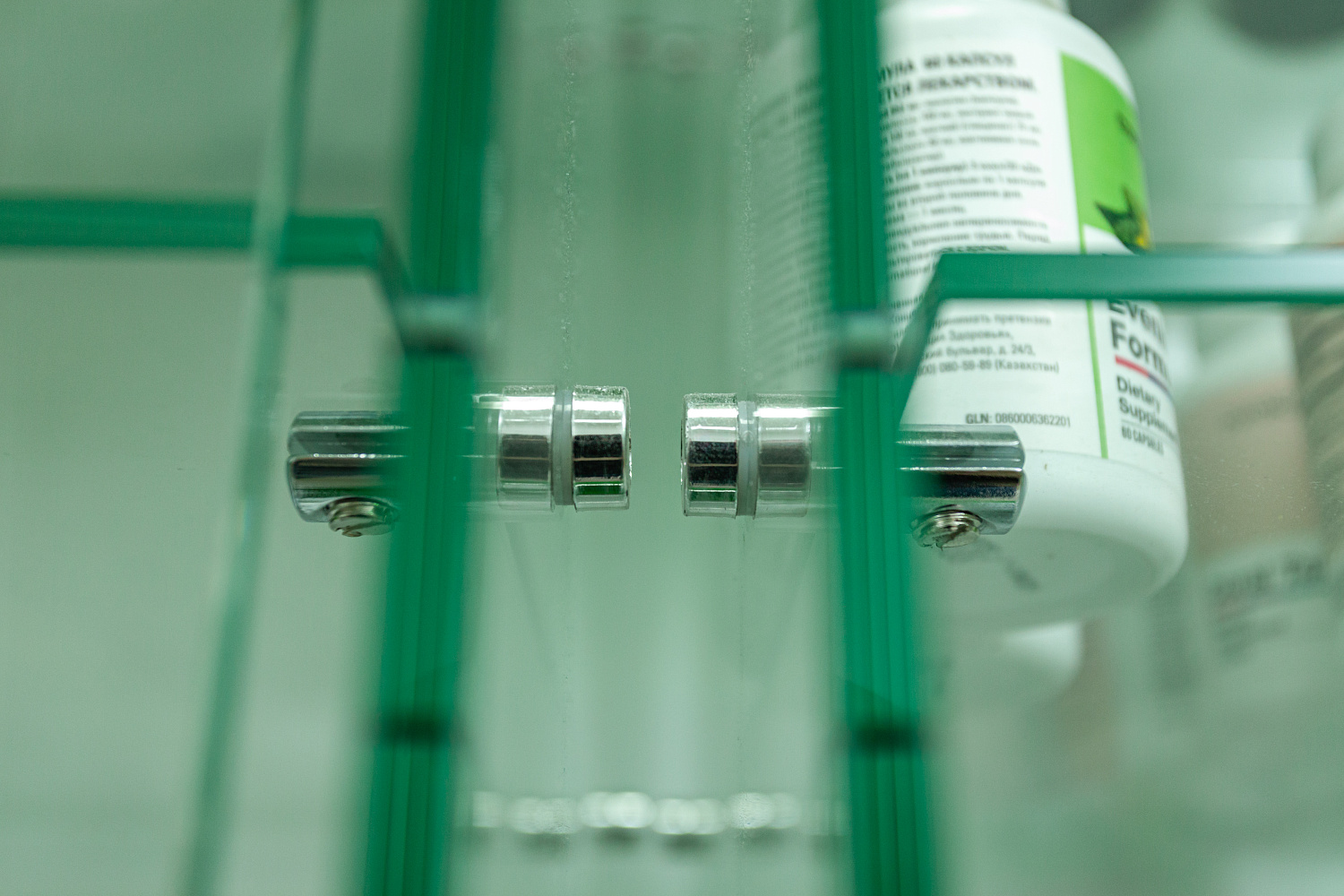 1881_24 Витрина Аптека