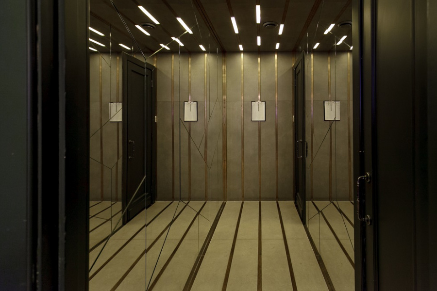 Зеркальное и стеклянное панно