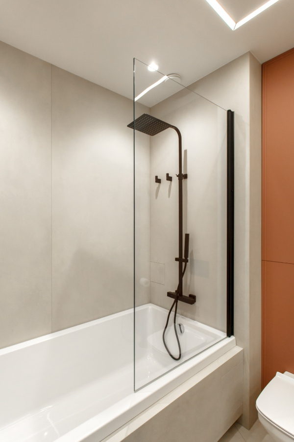 Стеклянная шторка для душа